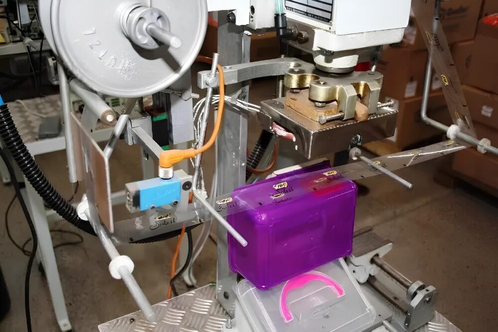 Empresa de hot-stamping em Itapevi para criar acabamentos que destacam sua marca