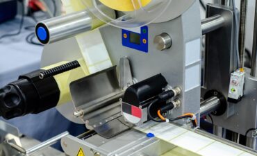Rotulagem Automática Industrial: Mais Velocidade, Padronização e Controle na Produção